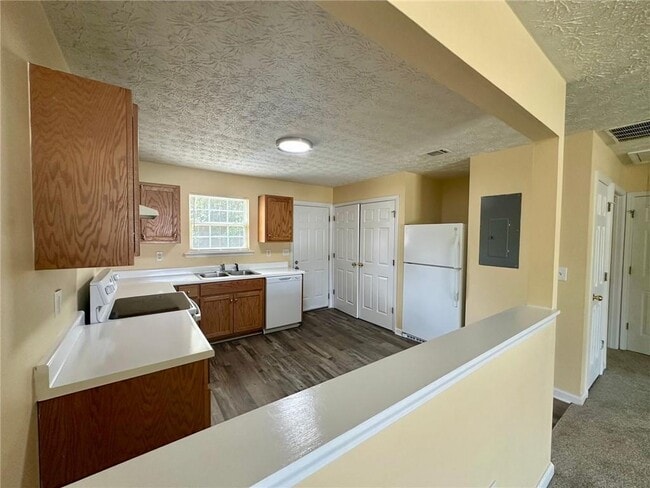 Building Photo - 655 Baron Dr