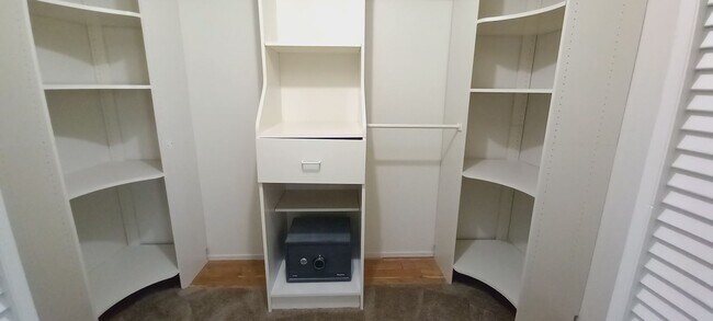 Building Photo - Got Room? - Paradise Valley Home Is Expansive!