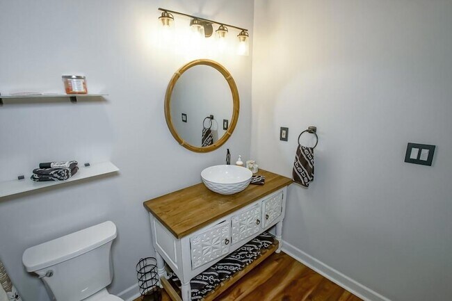 Building Photo - 131 Kingston Dr