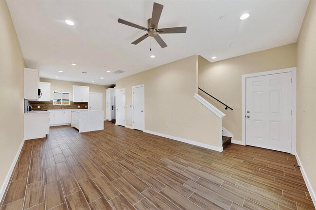 Building Photo - 6909 Wentworth Dr