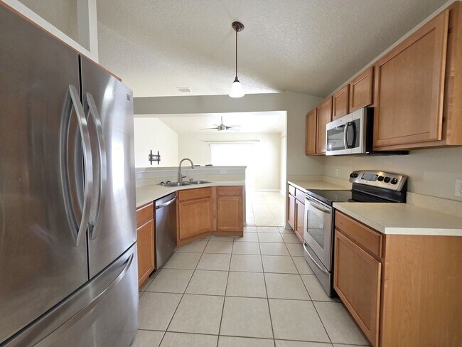 Building Photo - FOR RENT in Newberry 4 Bed, 2 bath corner home