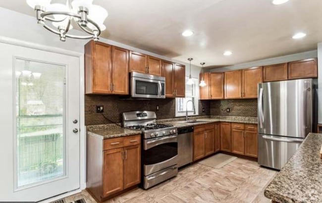 Building Photo - 2277 Four Seasons Dr