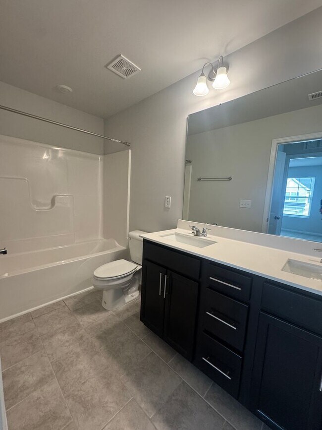 Building Photo - Beautiful & Spacious Home for Rent