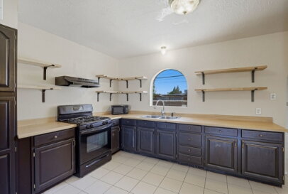 Building Photo - Corner 3 bed with Refrigerated AC