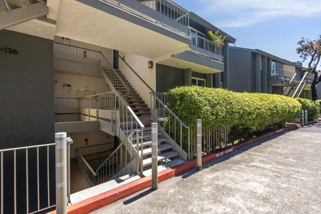 Building Photo - 2 Bedroom, 2 bathroom condo available with spectacular views of Richardson Bay!