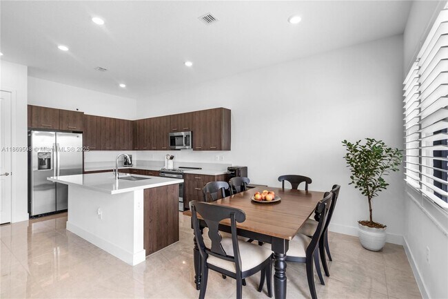 Building Photo - 4538 SW 173rd Ave