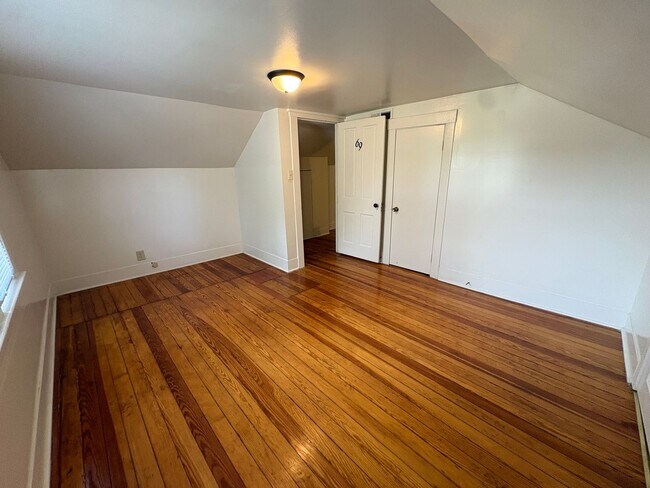 Building Photo - 2209 Hawthorne Ave