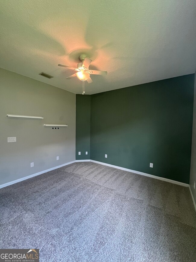 Building Photo - 213 Royal Palms Ave