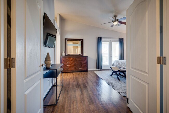 Building Photo - Gated single family home with 4 bed 3 bath...
