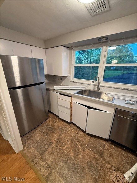 Building Photo - 6469 Diana Dr