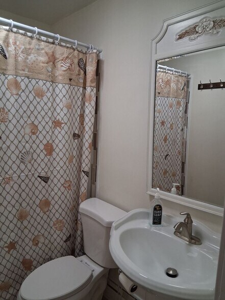 Building Photo - 5264 Whaley Dr