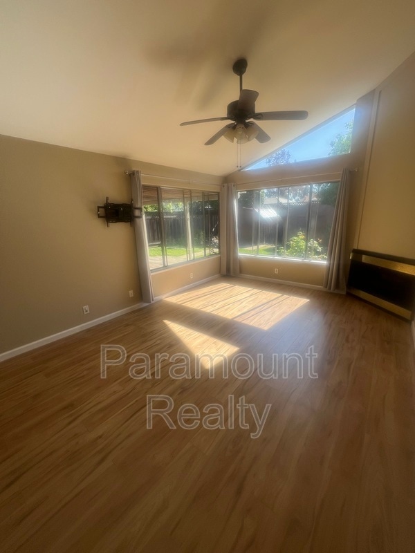 Building Photo - 7698 Redbud Ct