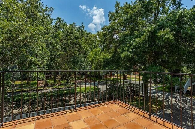 Building Photo - 1011 S Moody Ave