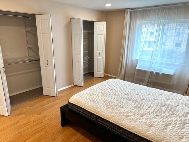 Building Photo - 2215 Nichols Rd