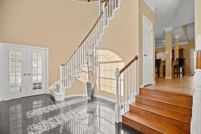 Building Photo - 6108 Cape Coral Dr