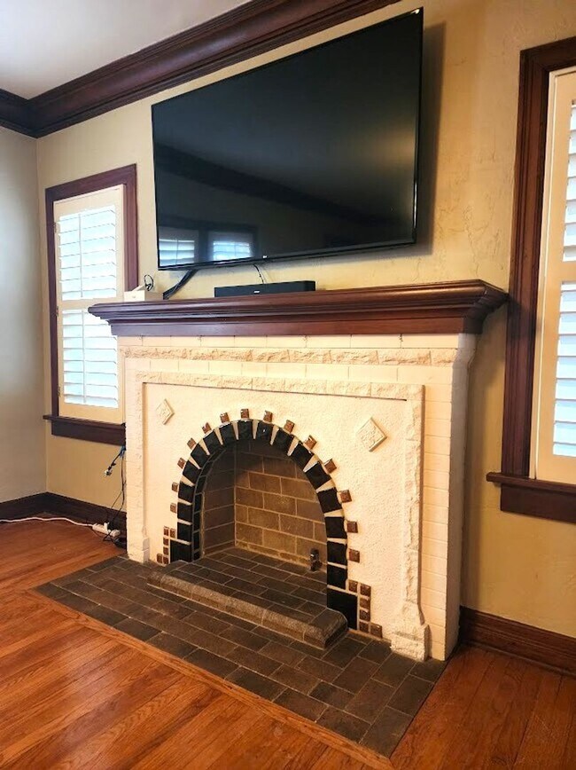 Building Photo - 3 Bed 2.5 Bath Plus ADU in Gatewood Add NW OKC