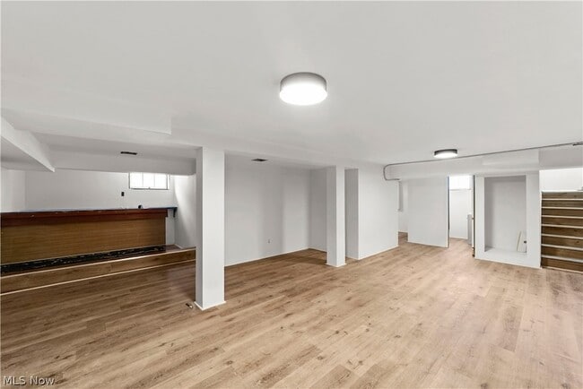 Building Photo - 867 East Blvd