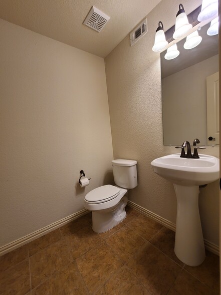 Building Photo - 3080 Peyton Brook Dr