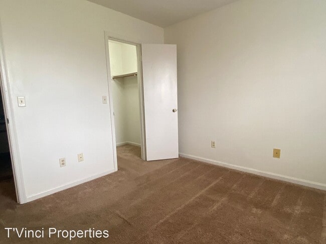 Building Photo - 2 br, 1 bath House - 5627 Hornaday Rd Unit J.