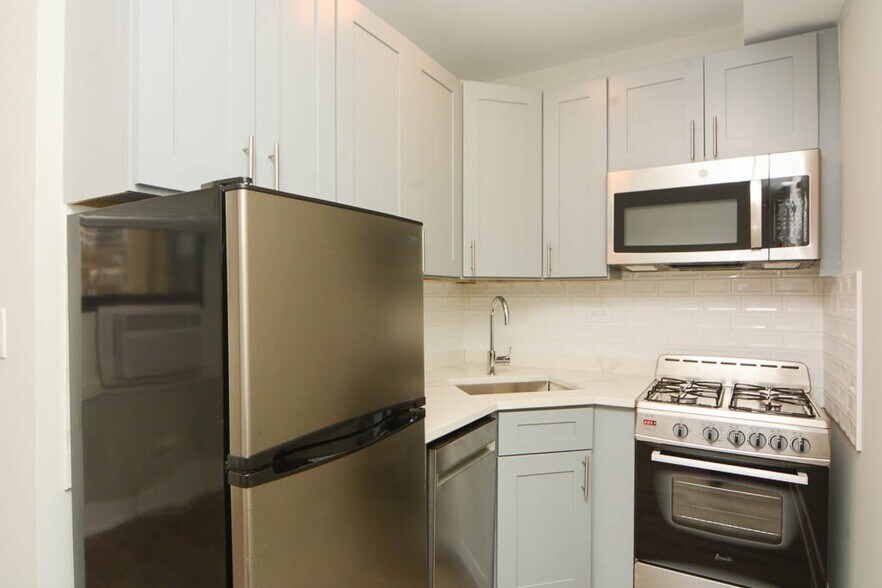 Building Photo - 508 W Belmont Ave