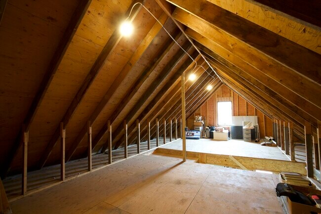 Building Photo - 539 Maple Ave