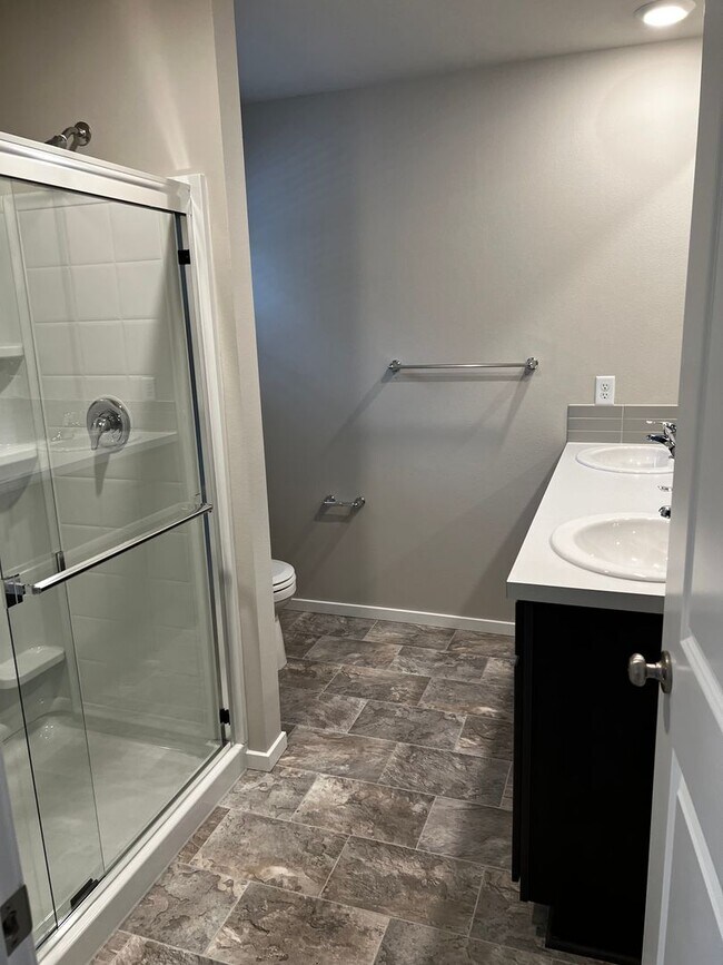 Building Photo - STO Langly Duplex