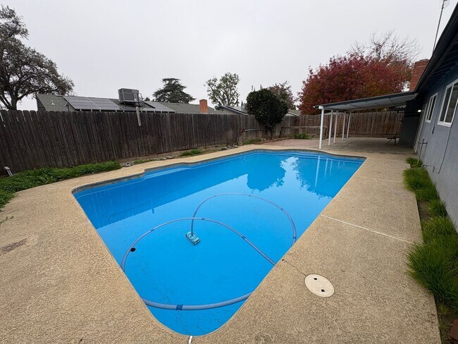 Building Photo - SW Visalia Home with Pool Available Now!