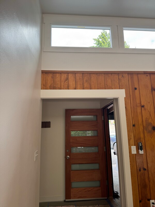 Building Photo - 2112 Sunset Dr W