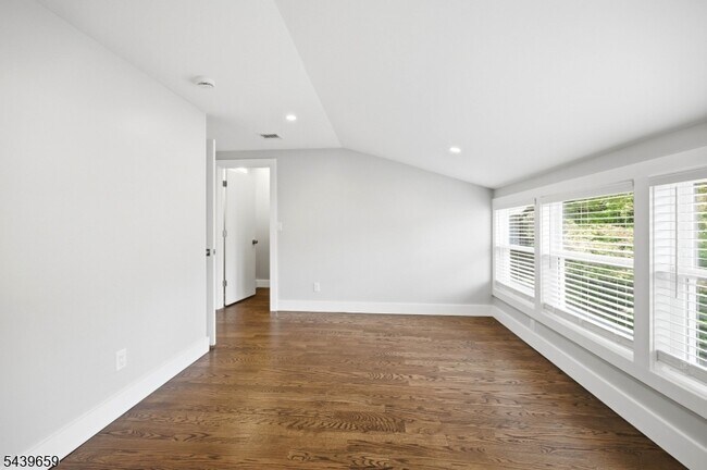 Building Photo - 40 Jardine Rd