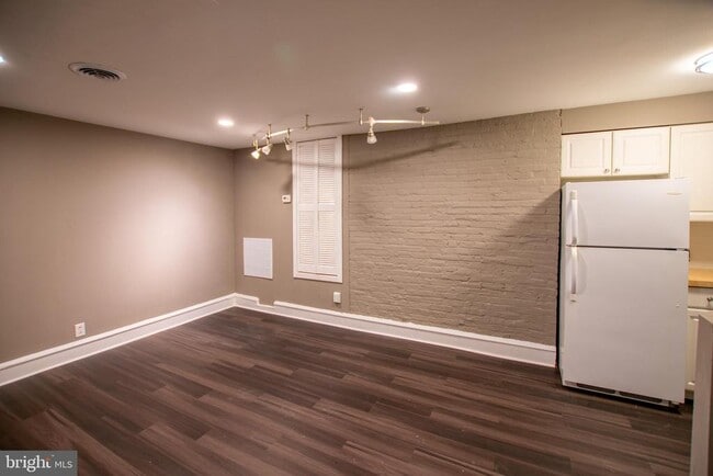 Building Photo - 919 Pine St