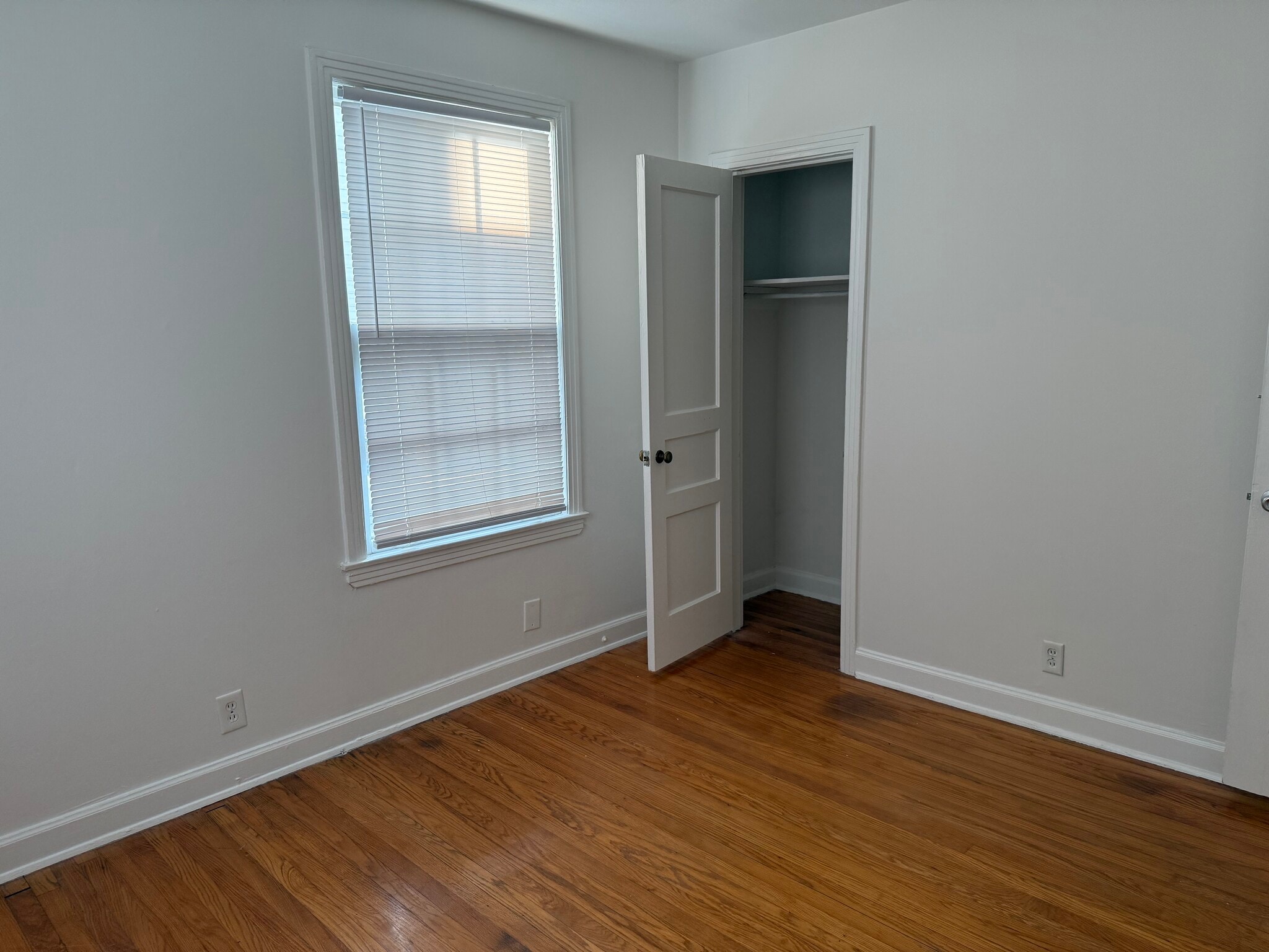 Front bedroom - 5532 Knob Rd