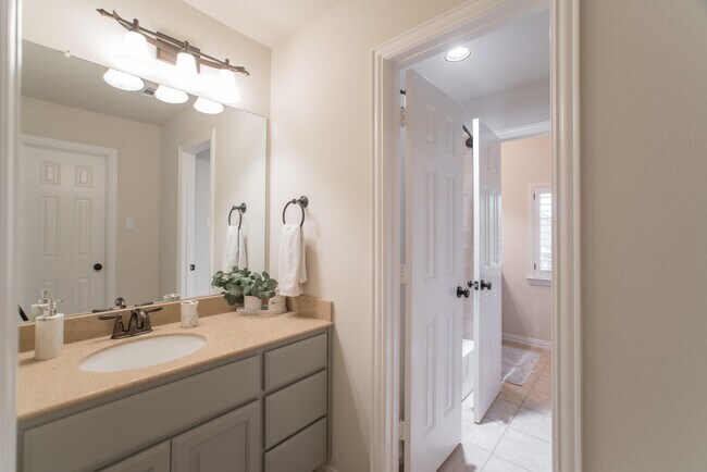 Building Photo - 46 S Shasta Bend Cir