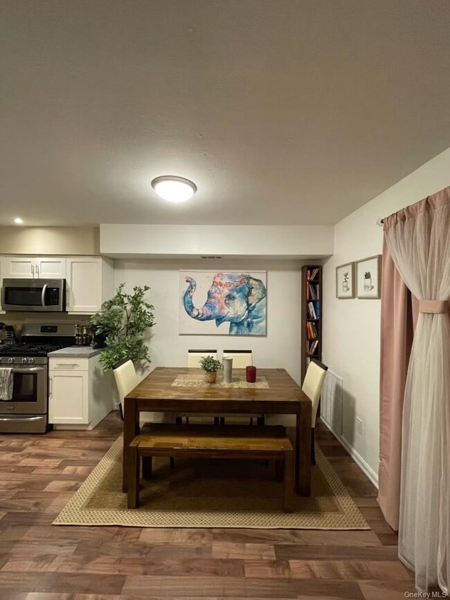 Building Photo - 208 Fairview Cir