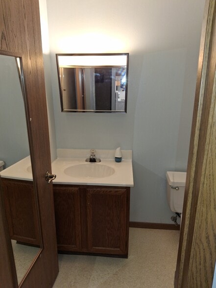 Building Photo - 340 S Rowe Ln