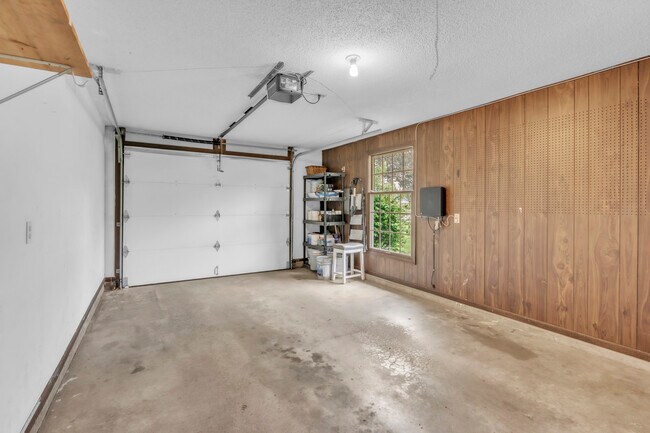 Building Photo - 7320 Wrangler Trail