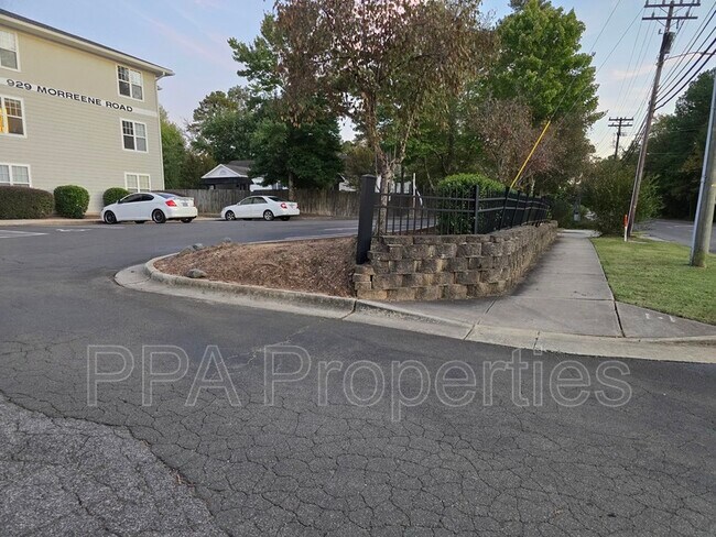 Building Photo - 929 Morreene Rd