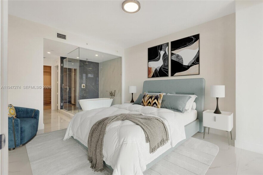 Building Photo - 700 NE 24th St