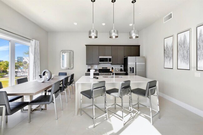 Building Photo - 7740 Sandy Ridge Dr