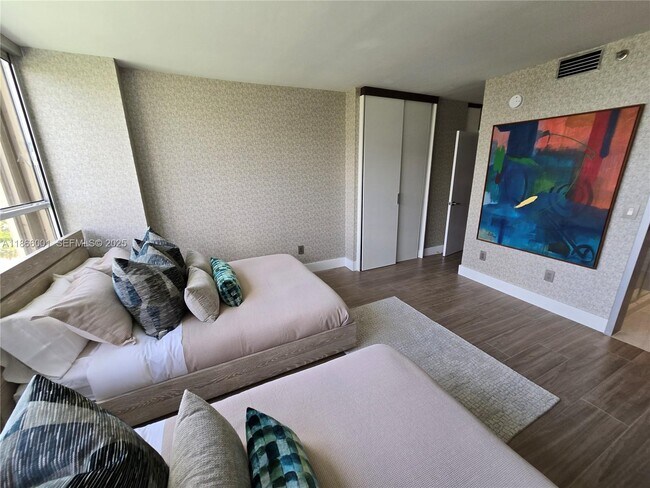 Building Photo - 11113 Biscayne Blvd