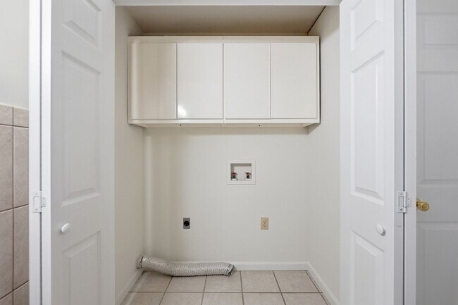 Building Photo - Fully Remodeled Home in the Heart of Belmont