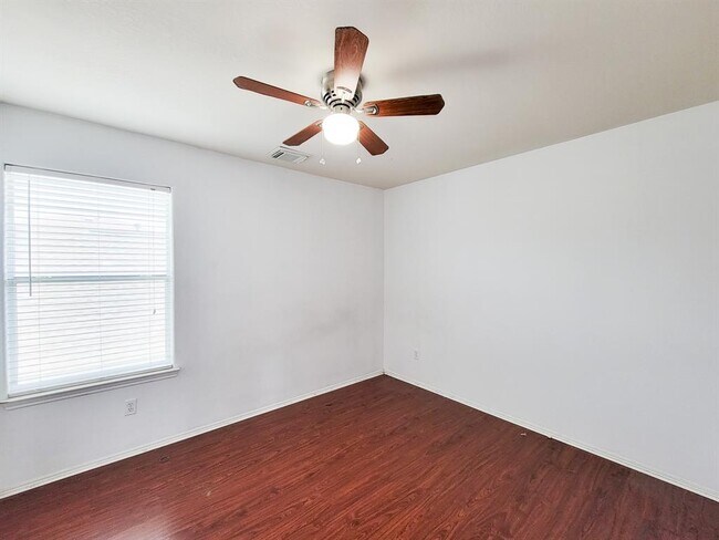 Building Photo - 2131 Cold River Dr