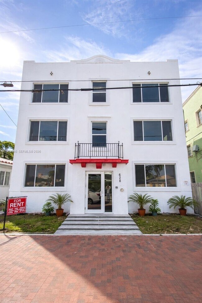 Building Photo - 628 SW 16th Ave