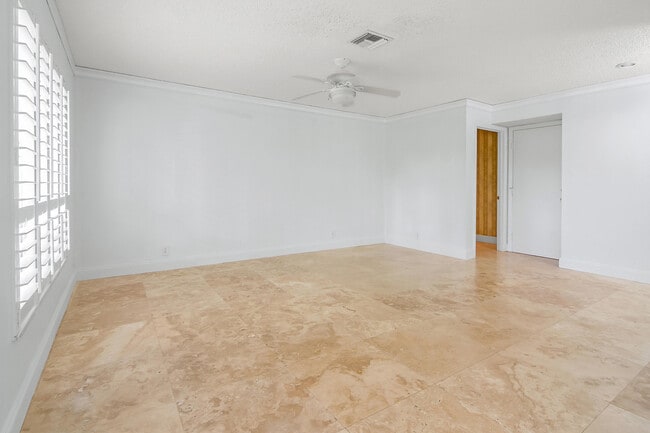 Building Photo - 1011 Siena Oaks Cir E