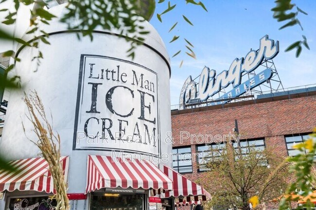 Building Photo - 2742 W Denver Pl