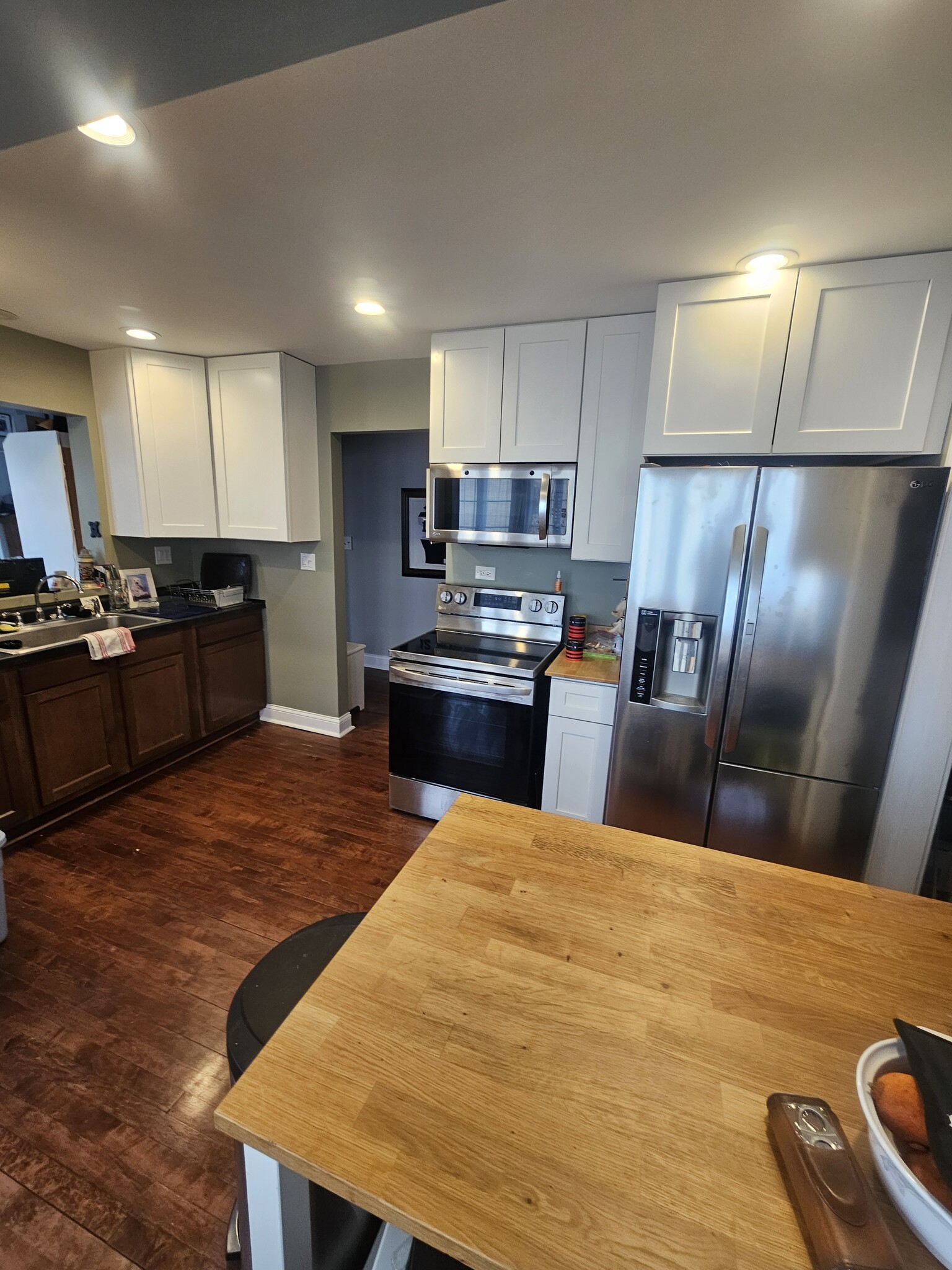 Kitchen - 7560 W Touhy Ave