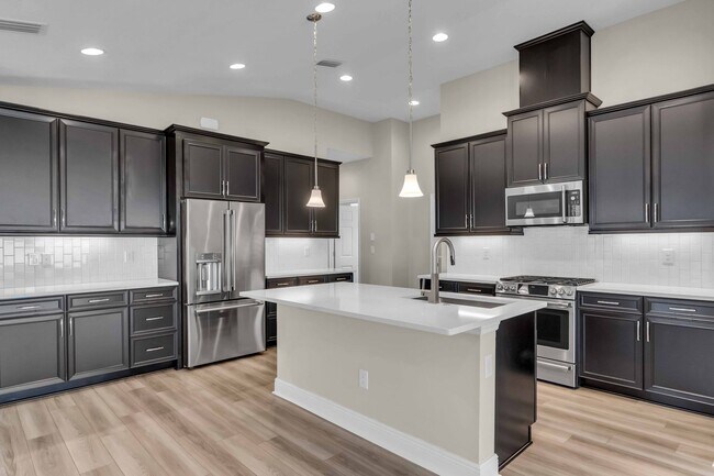 Building Photo - Beautiful Villa, ready to make it your home.