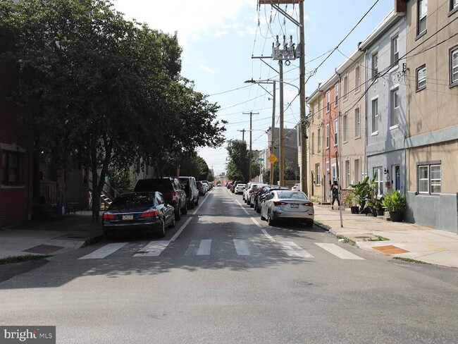 Building Photo - 2400 E Dauphin St