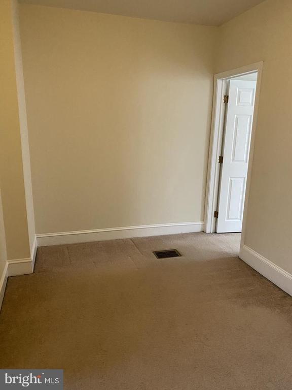 Building Photo - 460 Moyer St