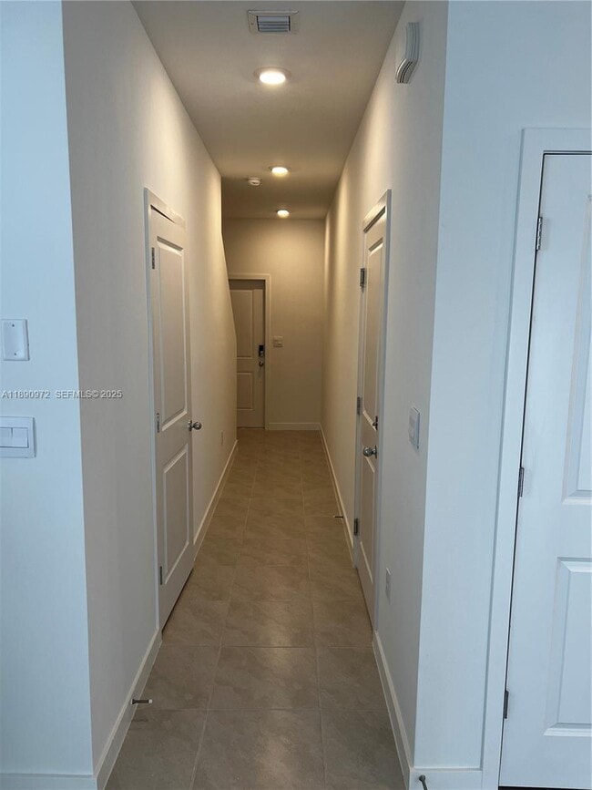 Building Photo - 652 NW 6th St