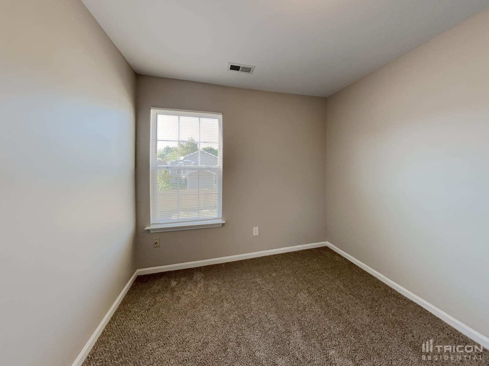 Building Photo - 1316 Crandon Dr